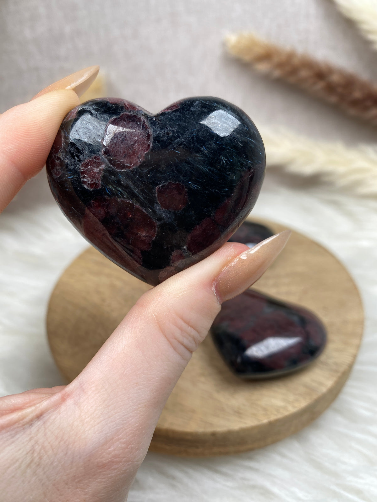Granat mit Anthophyllit Herzen