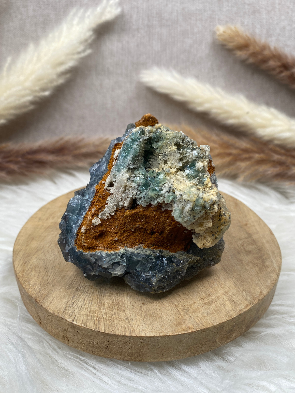 Fluorit mit Pyrit Cluster (1)