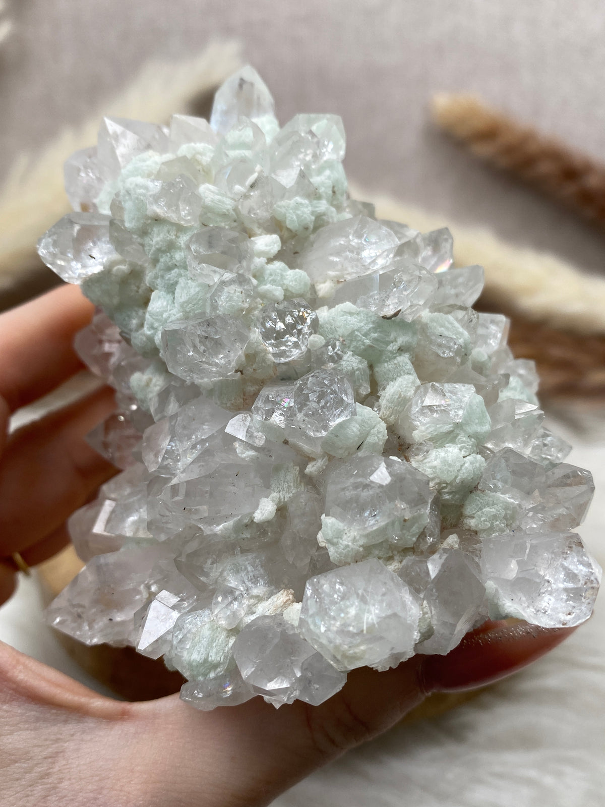 Prehnit auf Quarz Cluster (2)