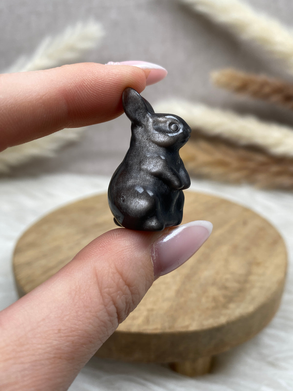 Obsidian Häschen mit Silberschimmer