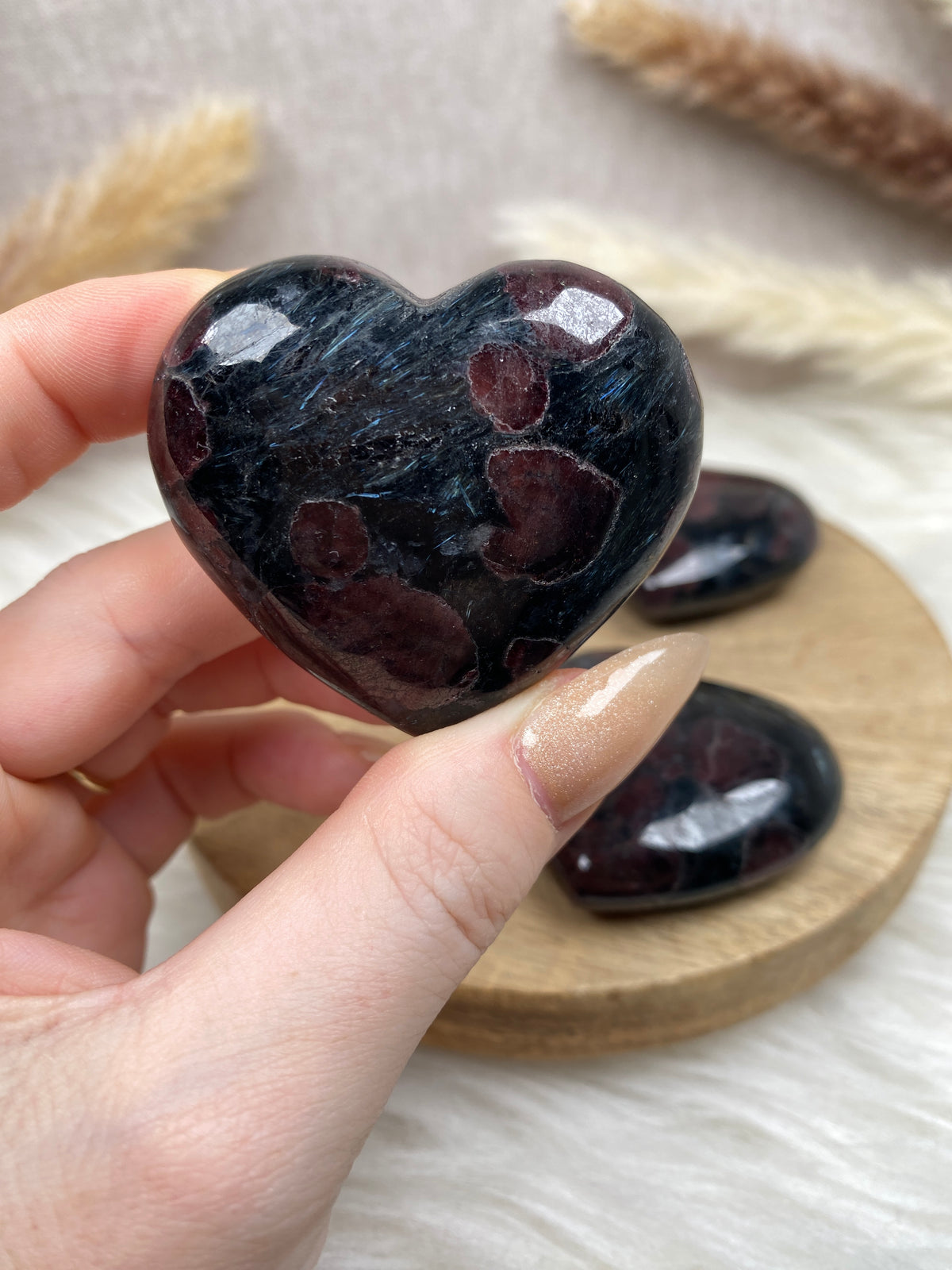 Granat mit Anthophyllit Herzen